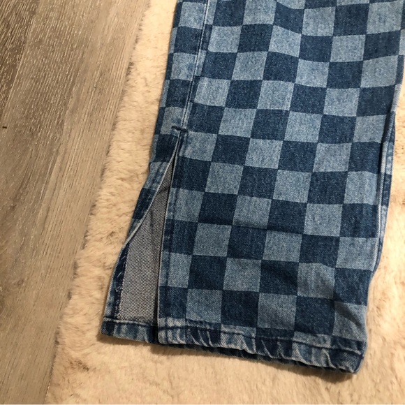 High-waisted Retro Inspired Checkered Jeans - Picture 3 of 6